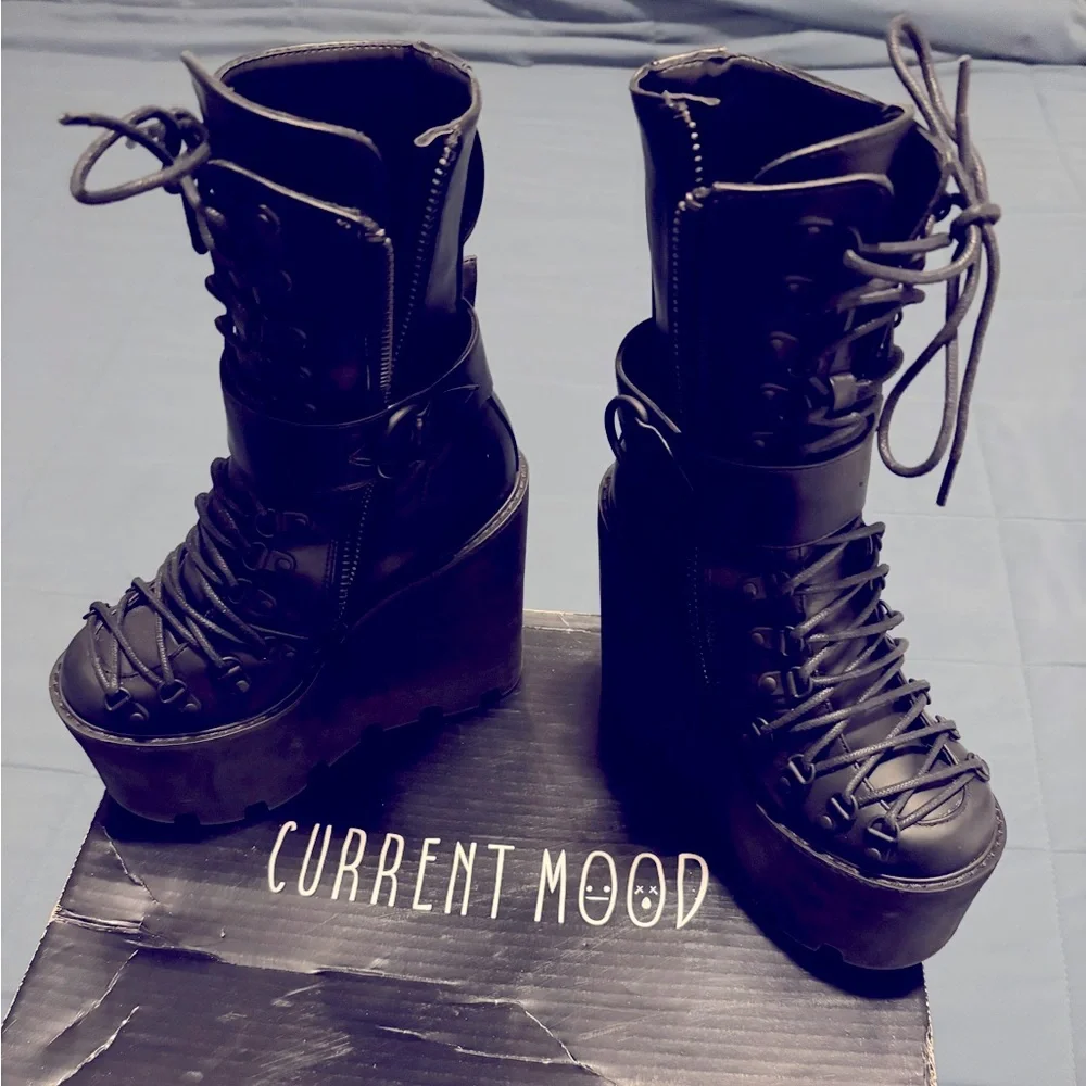 NWOT Traitor Platform Combat boots. - Picture 1 of 4